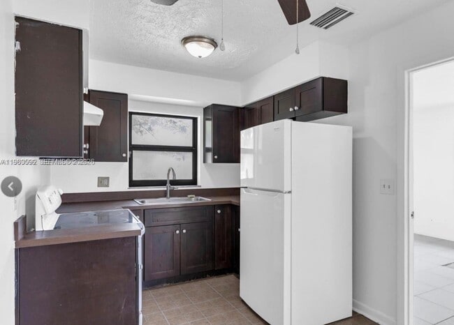 Building Photo - 1451 NW 19th St