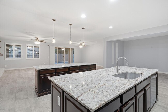 Building Photo - 23111 Via Del Oro