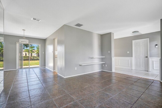 Building Photo - 111 Colyer Dr