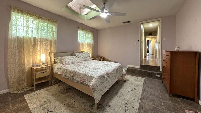 Building Photo - Spacious 4 Bedroom, 3 Bathroom Redlands Home!