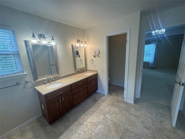 Building Photo - 3816 Eagles Nest St