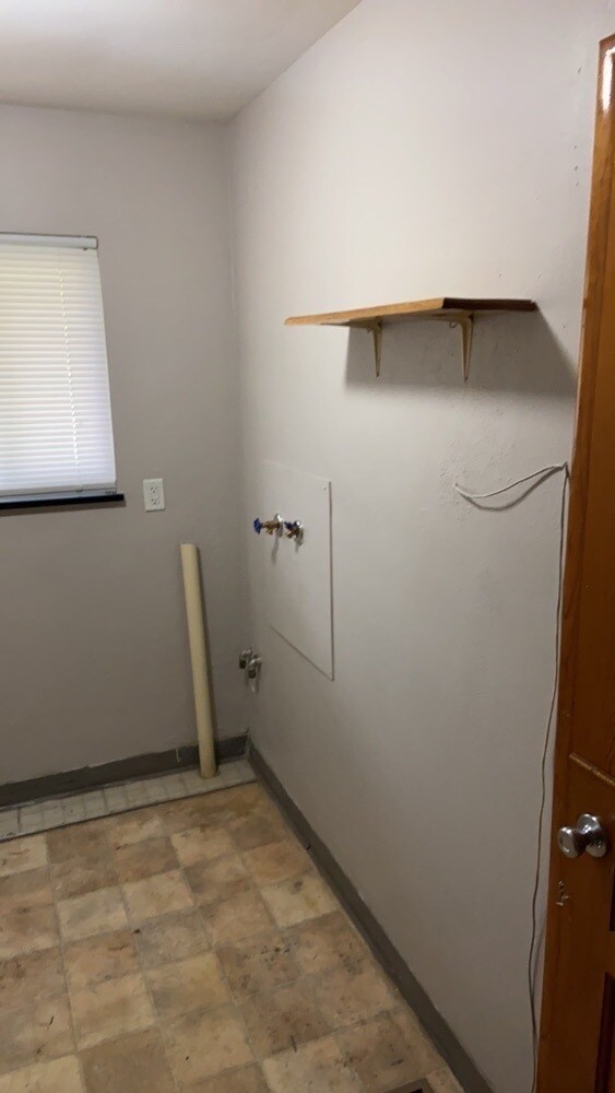 Building Photo - 536 S Main St