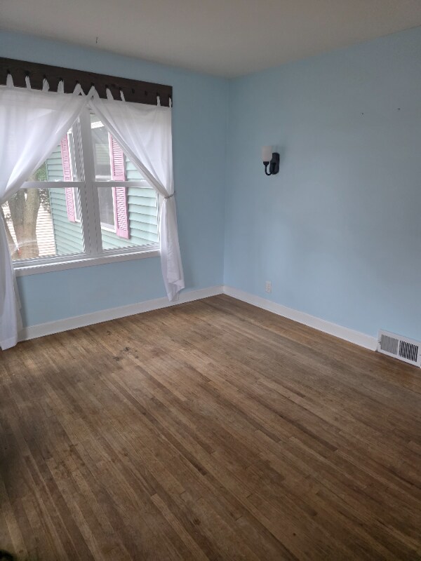 Building Photo - 244 Broadway St E