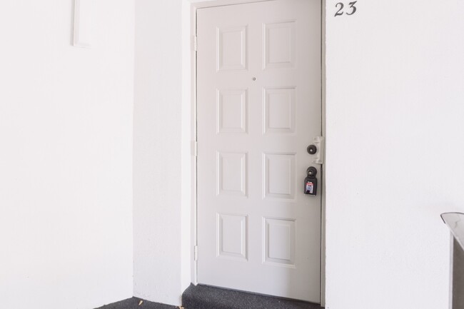 Building Photo - NEWLY REDUCED RENTAL PRICE!!