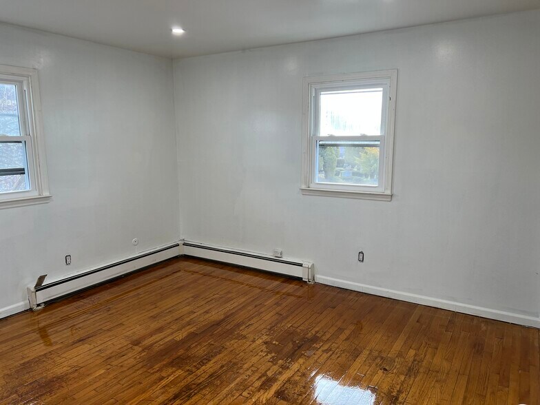 Building Photo - 284 Washington St