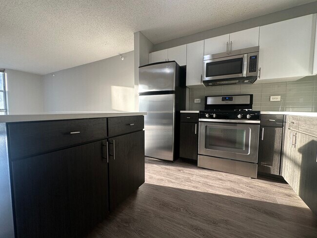 Building Photo - 180 N Jefferson St