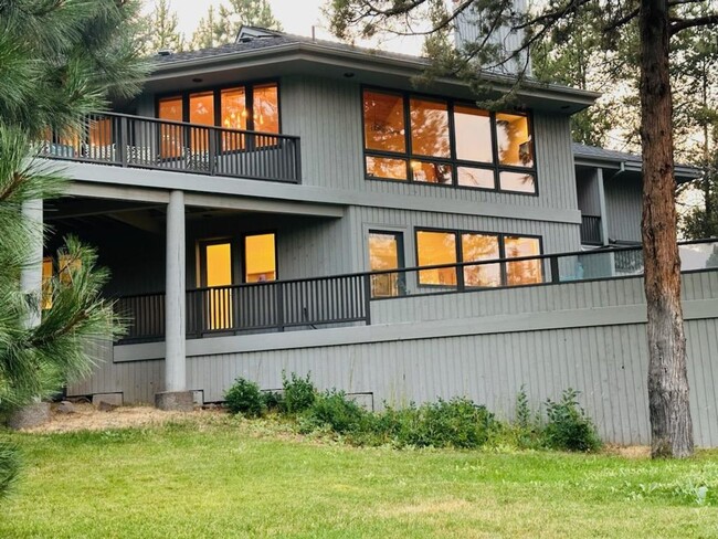 Primary Photo - Deschutes River Fully Furnished 3 Bed 2.5 ...