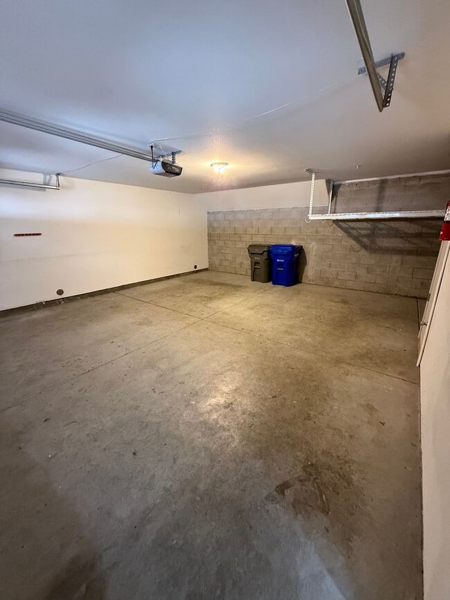 Building Photo - 5084 Guava Ave