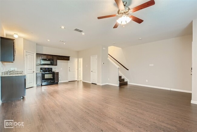Building Photo - 1313 Lakecrest Ln