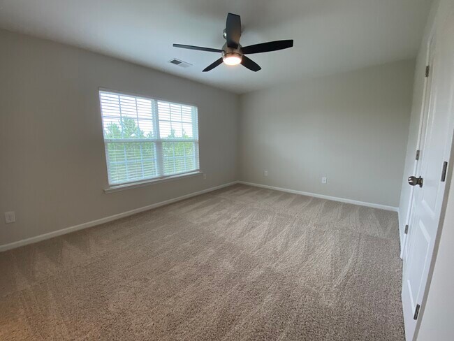 Building Photo - 454 Livingston Dr