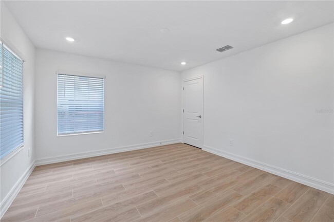 Building Photo - 4511 S Manhattan Ave