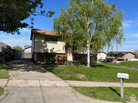 Building Photo - 1221 E Ave