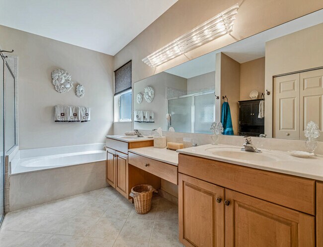 Building Photo - 9795 Crescent View Dr S