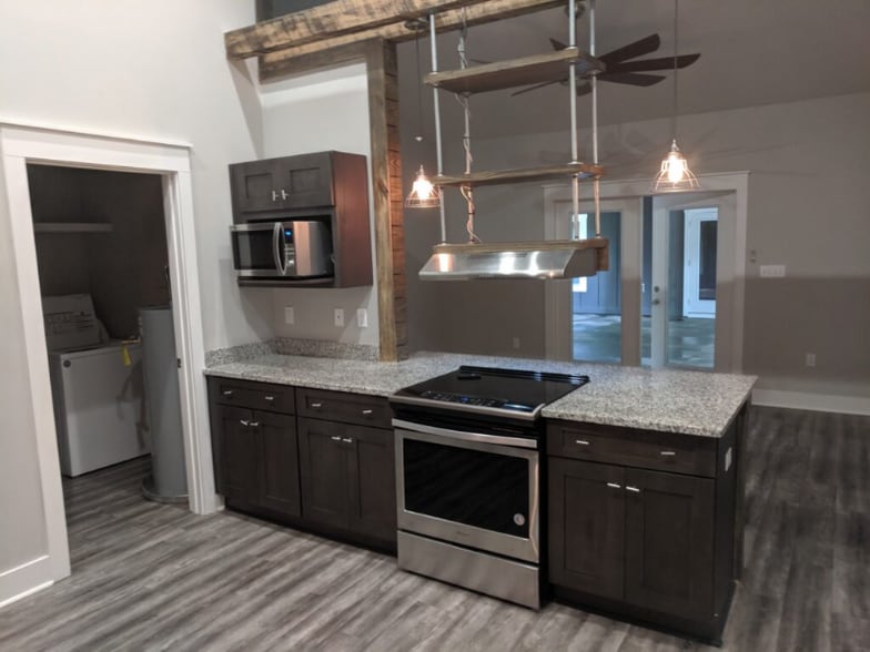 Building Photo - 1657 Mayhew St