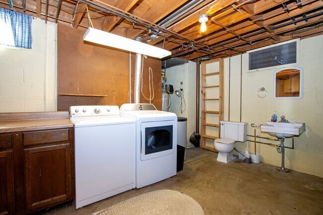 Building Photo - Charming Ranch Home