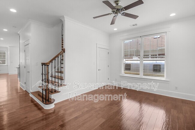 Building Photo - 419 E 54th St