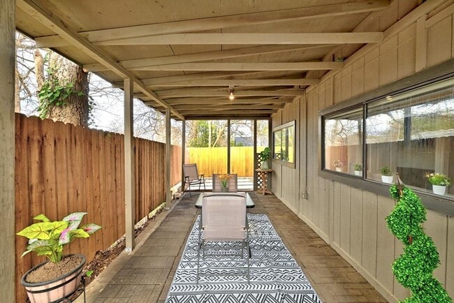 Building Photo - 7210 Towering Oaks Dr