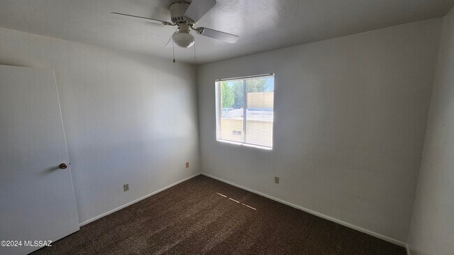 Building Photo - 810 S Kolb Rd