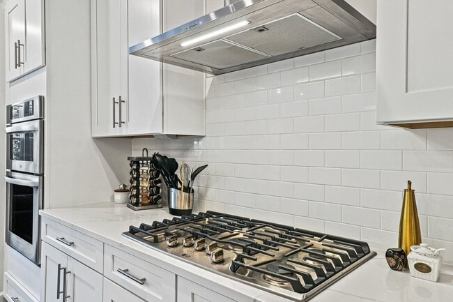Building Photo - Your new home awaits you! Luxury Townhouse...