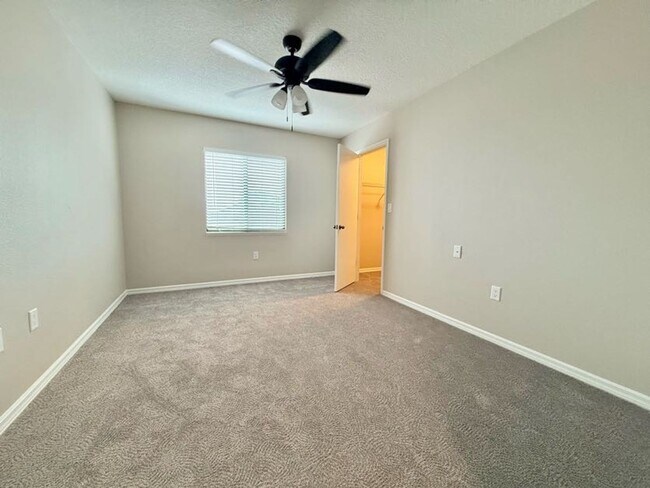 Building Photo - Large and Stunning 2700sqft Newly Renovated 3BR 3BTH!