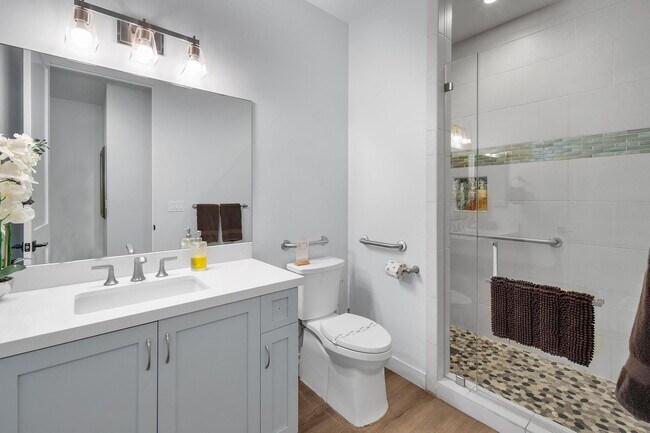 Building Photo - 717-21 Island Ct