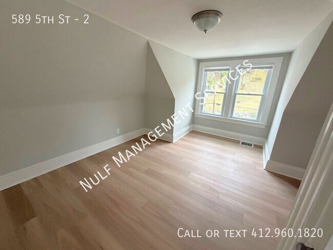 Building Photo - 589 5th St