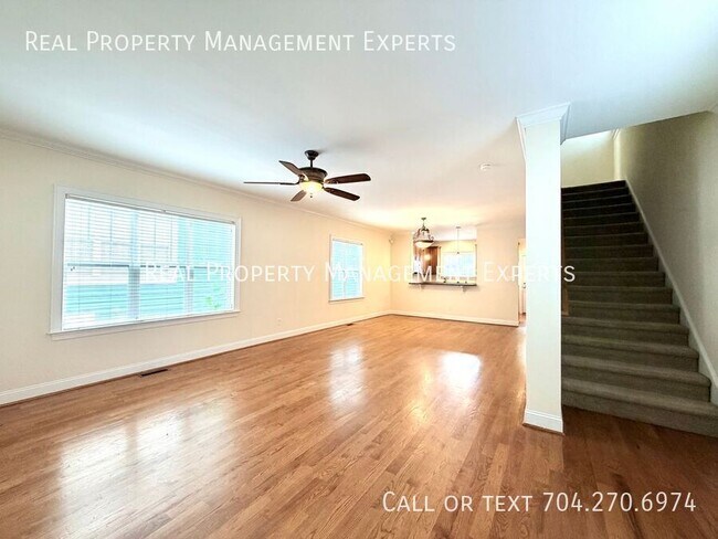 Building Photo - 319 Woodvale Pl