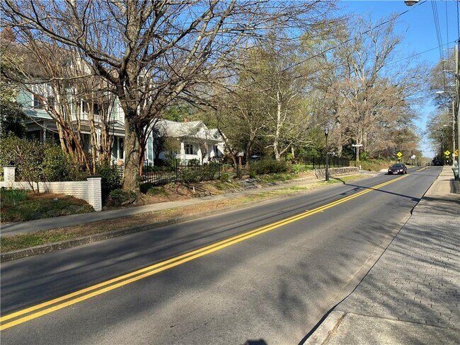 Building Photo - 306 Kennesaw Ave