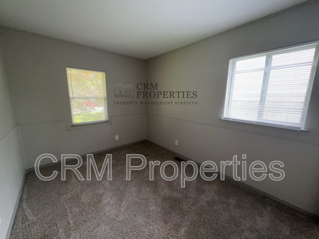 Building Photo - 212 Southlea Dr