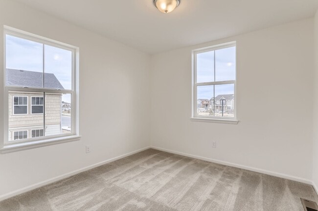 Building Photo - Beautiful Single Family Home with state-of-the-art modern finishes throughout. Mountain Views- 2 ...