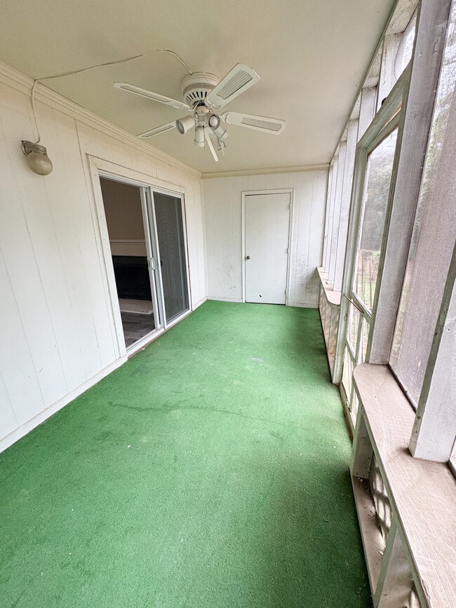 Building Photo - 1100 Skyland Dr