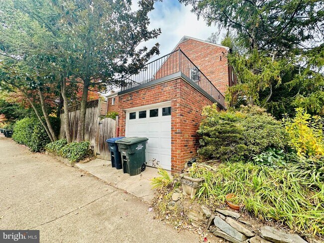 Building Photo - 5008 44th St NW