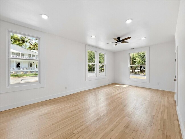 Building Photo - 4014 Avenue D