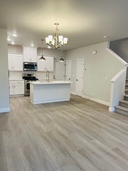 Primary Photo - 8206 SE Leafhopper St