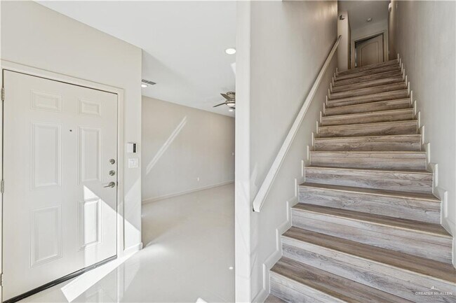 Building Photo - 15 Olympia Ave