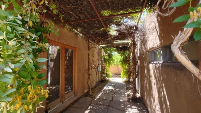 Building Photo - Coming Soon! Old Town Charm! 2 Bedroom Hou...