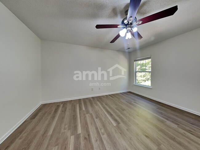 Building Photo - 190 English Hills Dr