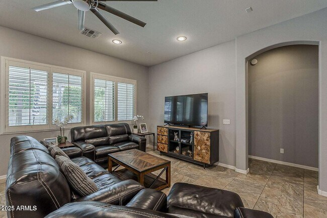 Building Photo - 4135 E Grand Canyon Dr