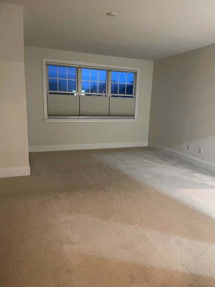 Building Photo - 18865 Bethpage Dr