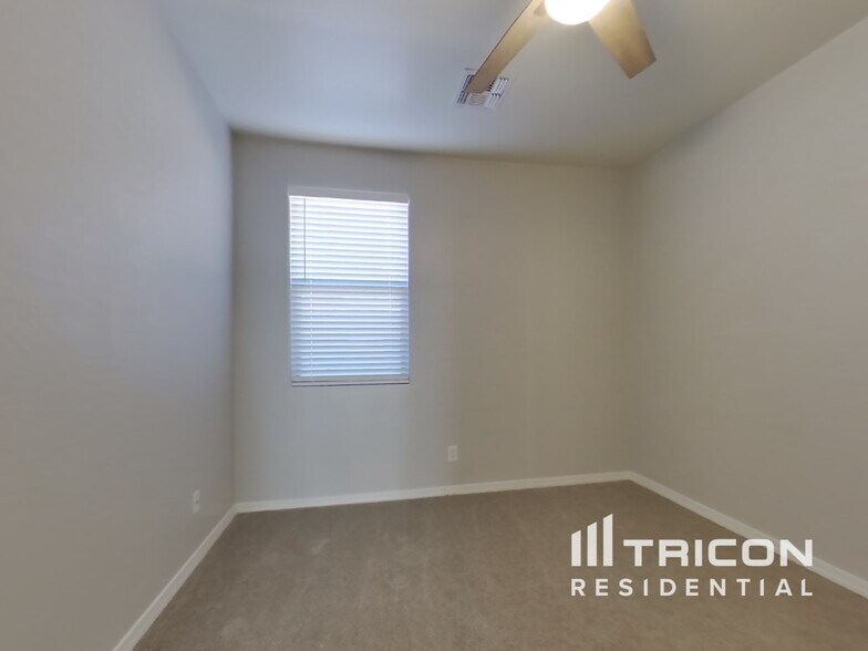 Building Photo - 17220 W Lundberg St