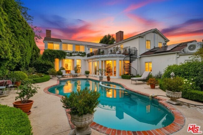 Building Photo - 516 S Rimpau Blvd