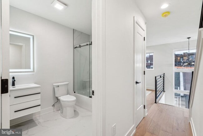 Building Photo - 1106 N Bodine St