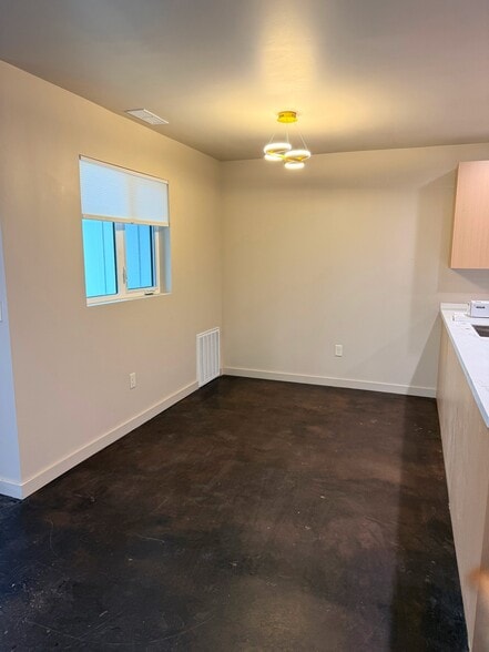 Building Photo - 1414 Silver Cir