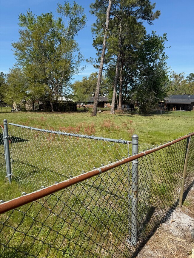 Building Photo - 656 Mahoney Rd
