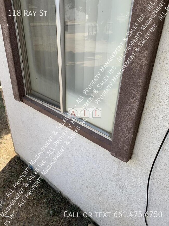 Building Photo - 118 Ray St