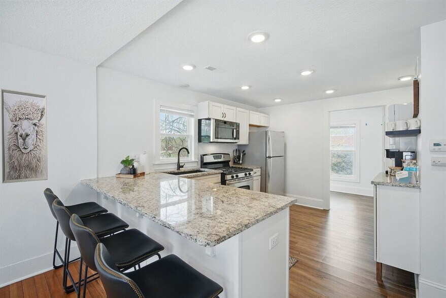 Building Photo - 544 36th St