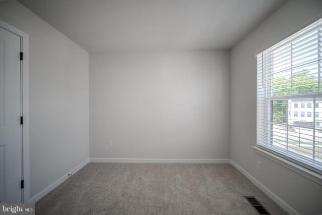 Building Photo - 442 Whirl Ln