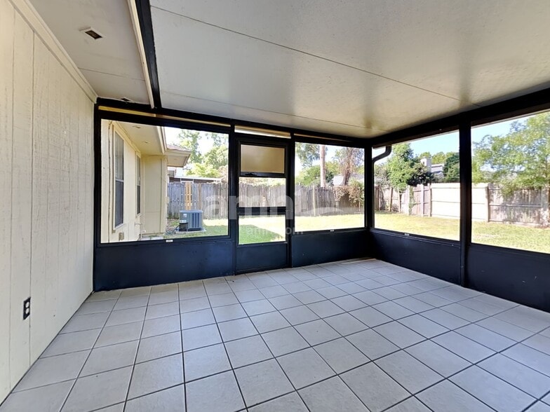 Building Photo - 8016 Queensferry Ln