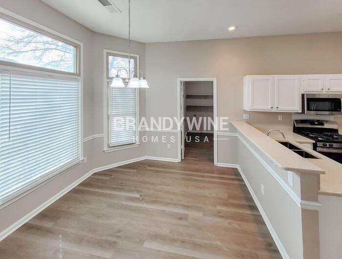 Building Photo - 8301 Meadow Vale Dr