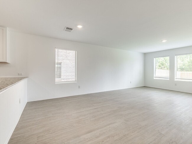 Building Photo - Brand New Home + Edmond Schools + 4 bedroo...